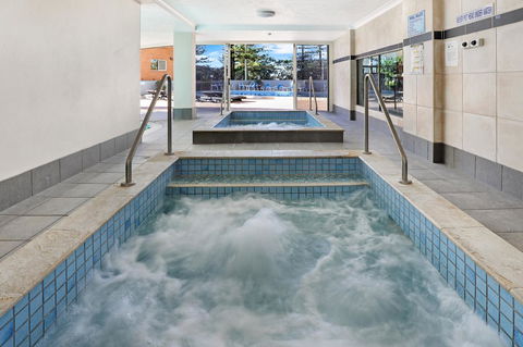 Pacific Regis Beachfront Holiday Apartments - Lightning Ridge Tourism 5