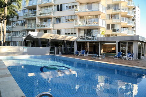 Pacific Regis Beachfront Holiday Apartments - Lightning Ridge Tourism 9