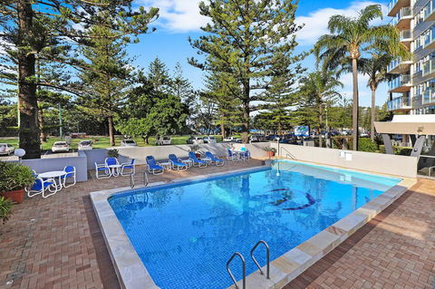 Pacific Regis Beachfront Holiday Apartments - Lightning Ridge Tourism 4