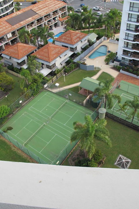 Pacific Regis Beachfront Holiday Apartments - Lightning Ridge Tourism 6