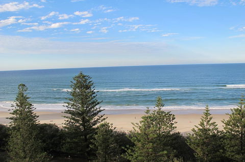 Pacific Regis Beachfront Holiday Apartments - Lightning Ridge Tourism 11
