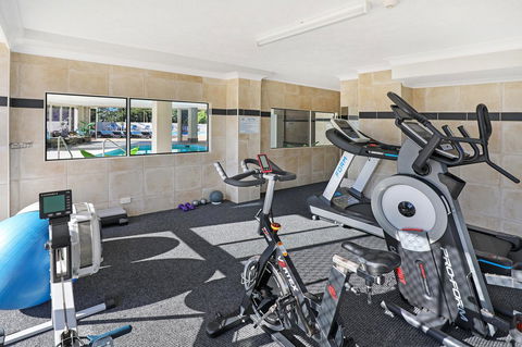 Pacific Regis Beachfront Holiday Apartments - Lightning Ridge Tourism 8