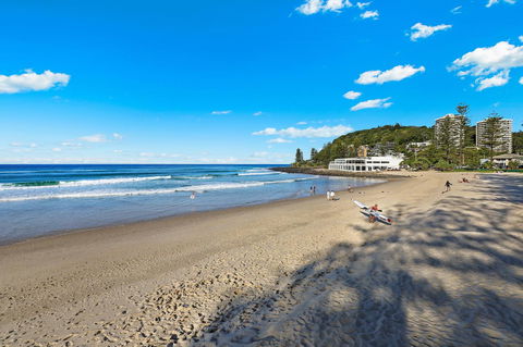 Pacific Regis Beachfront Holiday Apartments - Lightning Ridge Tourism 2