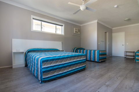 Burleigh Gold Coast Motel - Lightning Ridge Tourism 1
