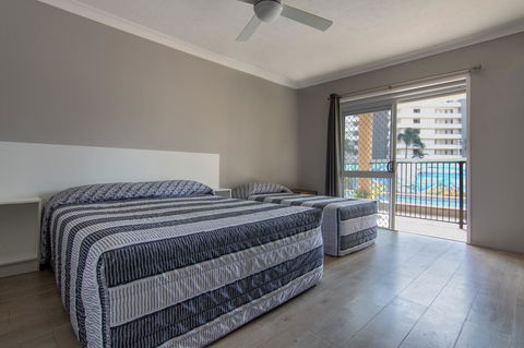 Burleigh Gold Coast Motel - Lightning Ridge Tourism 5