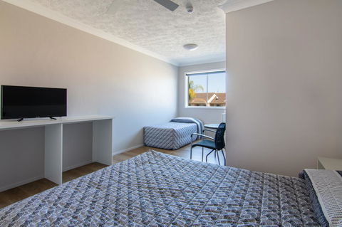 Burleigh Gold Coast Motel - Lightning Ridge Tourism 8
