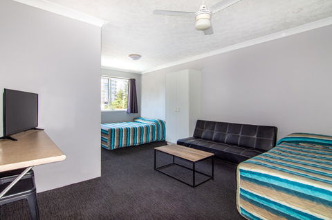 Burleigh Gold Coast Motel - Lightning Ridge Tourism 17