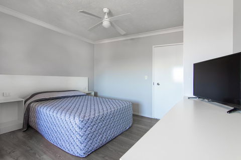 Burleigh Gold Coast Motel - Lightning Ridge Tourism 6