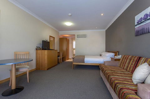 Eastgate On The Range Motel - Lightning Ridge Tourism 4