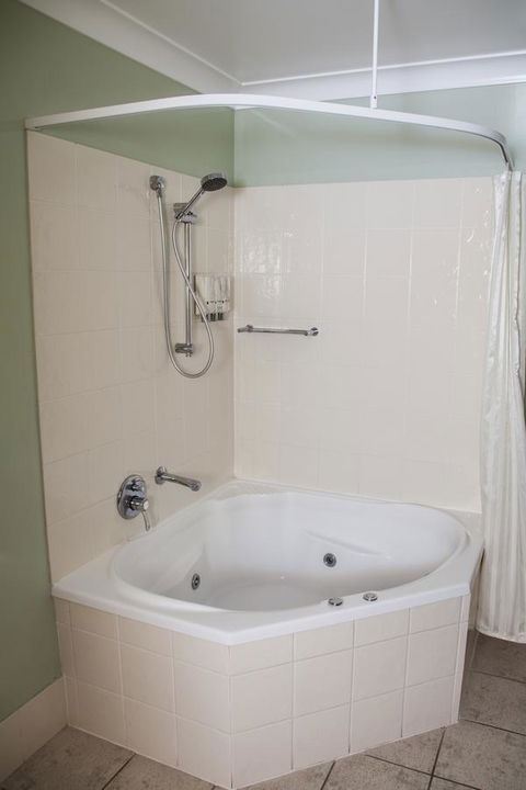 Eastgate On The Range Motel - Lightning Ridge Tourism 40