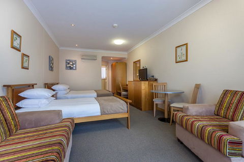 Eastgate On The Range Motel - Lightning Ridge Tourism 6