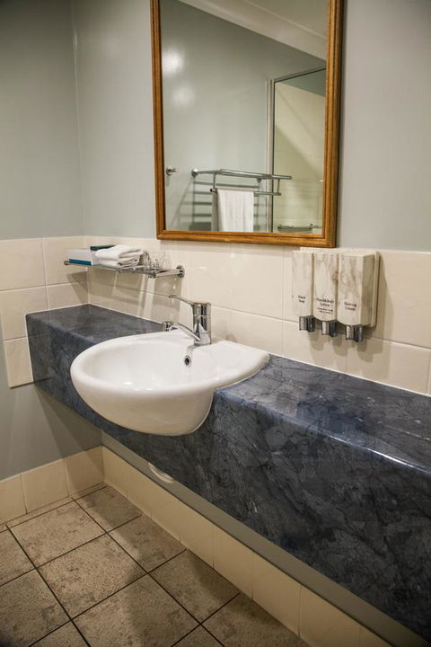 Eastgate On The Range Motel - Lightning Ridge Tourism 8