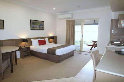 Midlander Motor Inn - Lightning Ridge Tourism 25