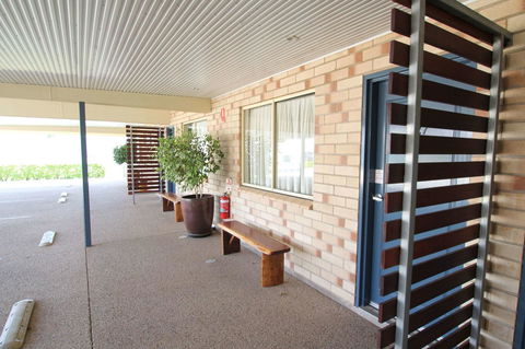 Midlander Motor Inn - Lightning Ridge Tourism 29