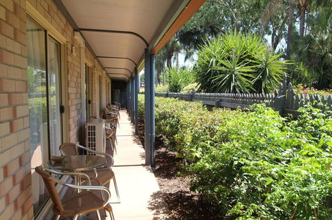 Midlander Motor Inn - Lightning Ridge Tourism 14