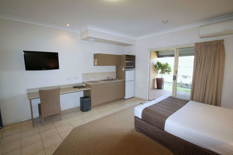 Midlander Motor Inn - Lightning Ridge Tourism 28