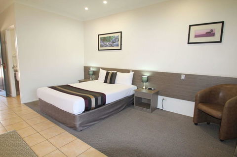 Midlander Motor Inn - Lightning Ridge Tourism 13