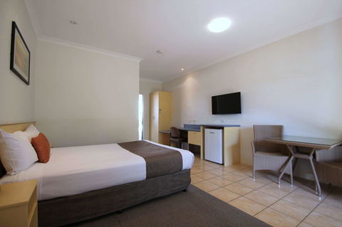 Midlander Motor Inn - Lightning Ridge Tourism 21