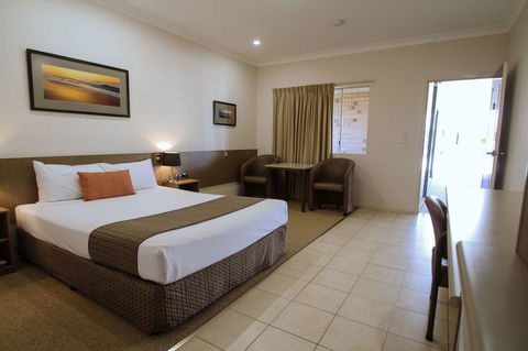 Midlander Motor Inn - Lightning Ridge Tourism 8