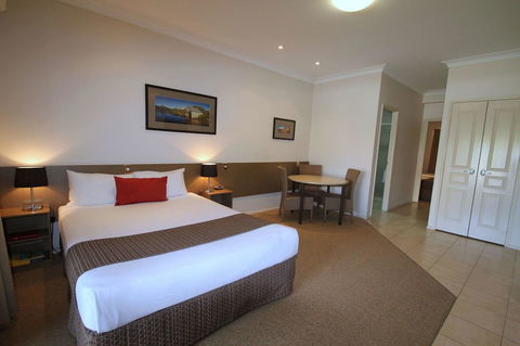 Midlander Motor Inn - Lightning Ridge Tourism 17