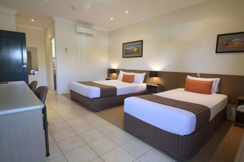 Midlander Motor Inn - Lightning Ridge Tourism 23