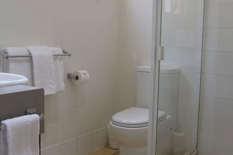 Midlander Motor Inn - Lightning Ridge Tourism 7