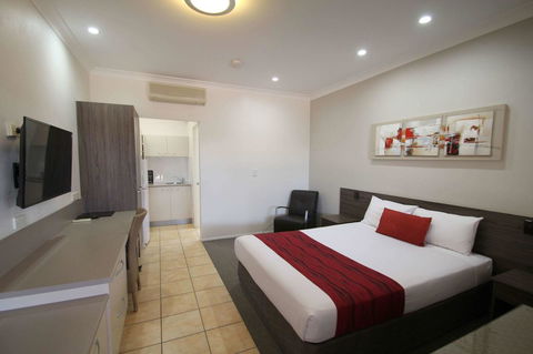 Midlander Motor Inn - Lightning Ridge Tourism 12