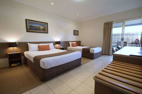 Midlander Motor Inn - Lightning Ridge Tourism 11