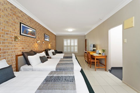 Coopers Colonial Motel - Lightning Ridge Tourism 3