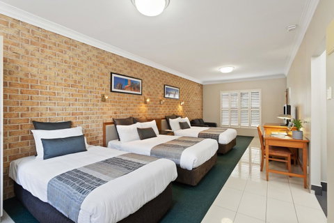 Coopers Colonial Motel - Lightning Ridge Tourism 9