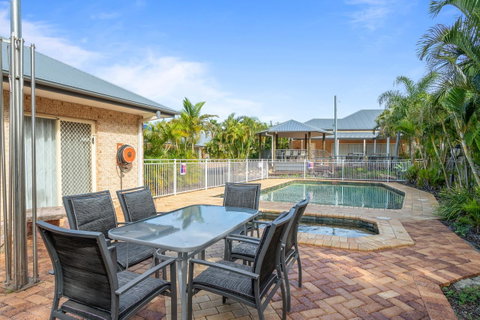 Coopers Colonial Motel - Lightning Ridge Tourism 1
