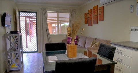 Ficifolia Lodge - Lightning Ridge Tourism 5