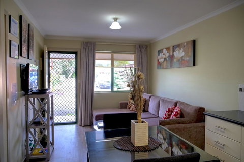 Ficifolia Lodge - Lightning Ridge Tourism 3