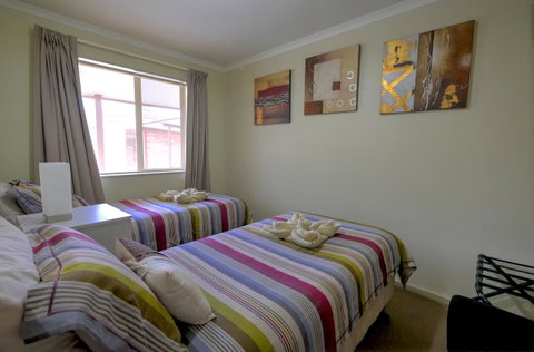 Ficifolia Lodge - Lightning Ridge Tourism 17
