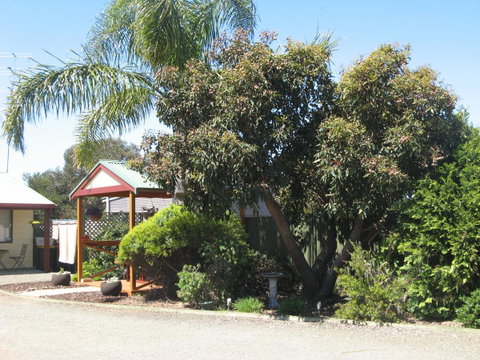 Ficifolia Lodge - Lightning Ridge Tourism 25