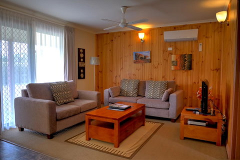 Ficifolia Lodge - Lightning Ridge Tourism 20