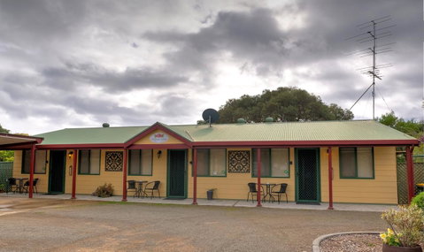 Ficifolia Lodge - Lightning Ridge Tourism 14