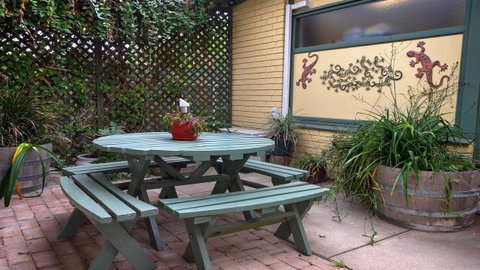 Ficifolia Lodge - Lightning Ridge Tourism 7