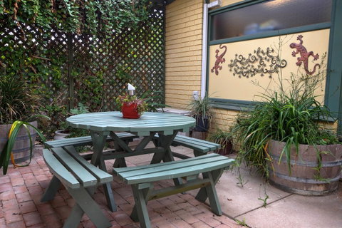 Ficifolia Lodge - Lightning Ridge Tourism 23