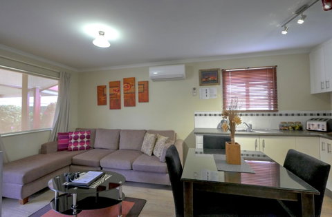 Ficifolia Lodge - Lightning Ridge Tourism 10