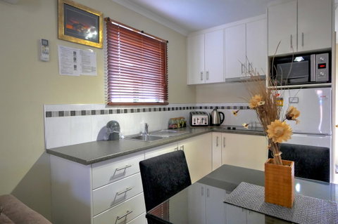 Ficifolia Lodge - Lightning Ridge Tourism 15