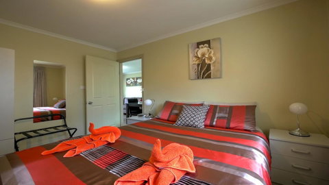 Ficifolia Lodge - Lightning Ridge Tourism 6