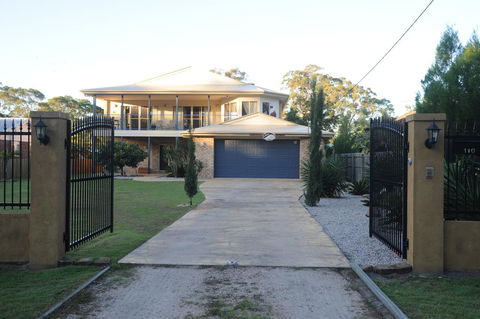 Waterfront At White Patch - Lightning Ridge Tourism 16