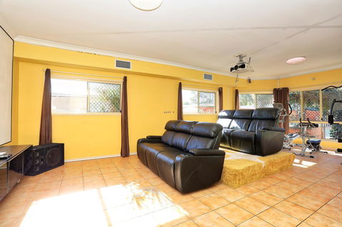 Waterfront At White Patch - Lightning Ridge Tourism 40