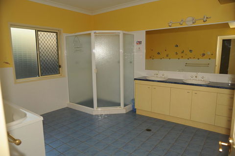 Waterfront At White Patch - Lightning Ridge Tourism 5