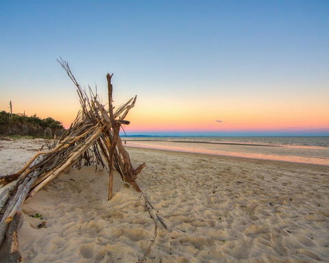 Waterfront At White Patch - Lightning Ridge Tourism 24