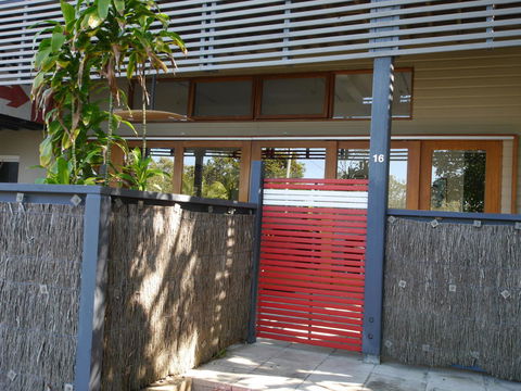 A AAA C-SHACK - Lightning Ridge Tourism 1