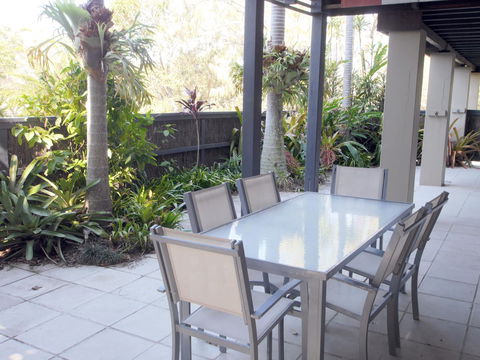 A AAA C-SHACK - Lightning Ridge Tourism 3