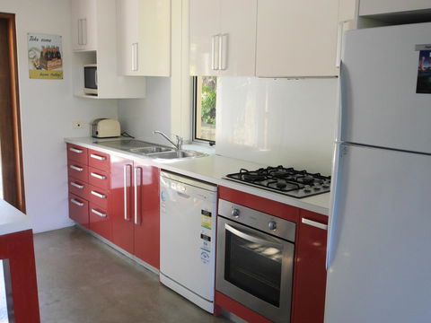 A AAA C-SHACK - Lightning Ridge Tourism 10