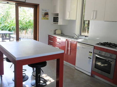 A AAA C-SHACK - Lightning Ridge Tourism 9
